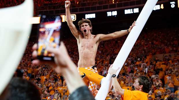 Tennessee Vols football, fan celebration, Alabama Crimson Tide, upset, goalposts, Neyland Stadium